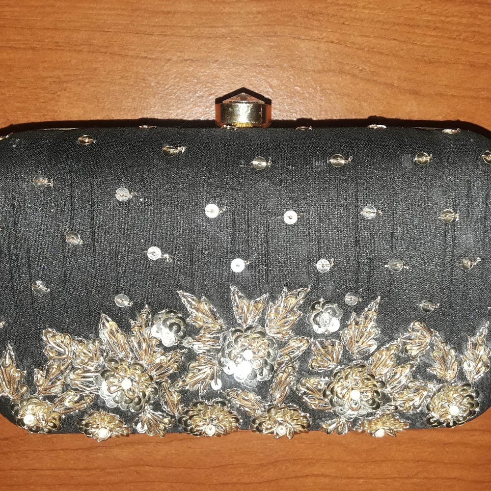 Evening Clutch with bonus samples!